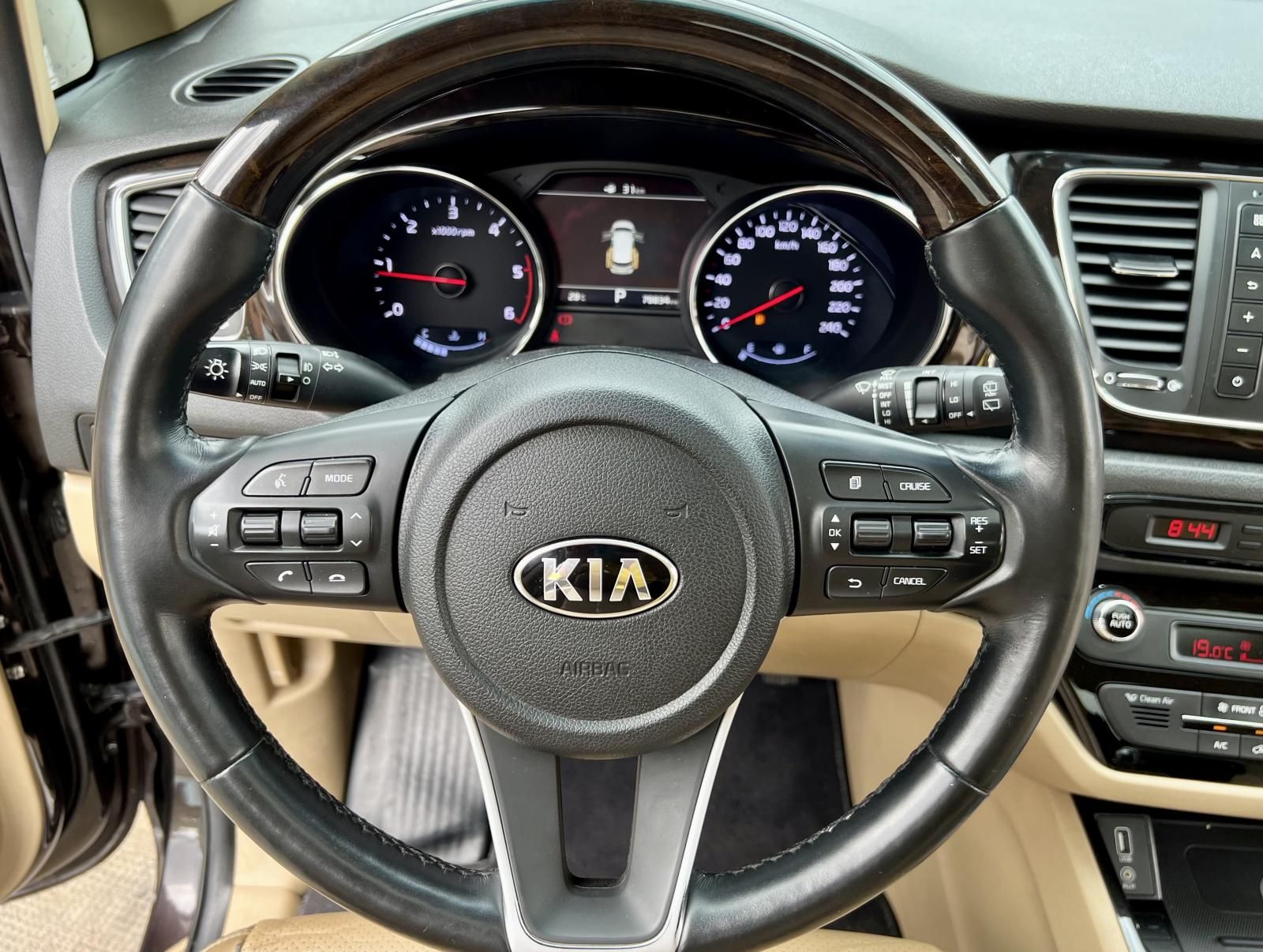 Kia Sedona 2019 - Bản full dầu màu nâu, bảo dưỡng hãng định kỳ rất đẹp, không 1 lỗi nhỏ