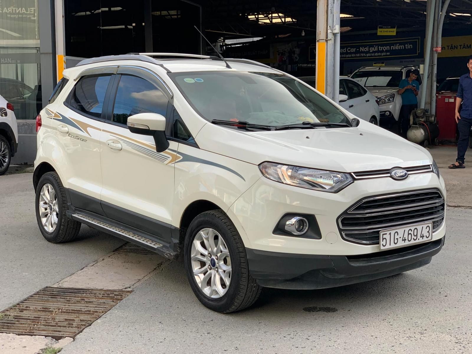 Ford EcoSport 2017 - Xe màu trắng, giá cực tốt