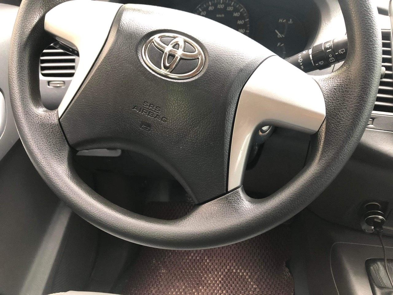 Toyota Innova 2014 - Màu bạc giá cạnh tranh