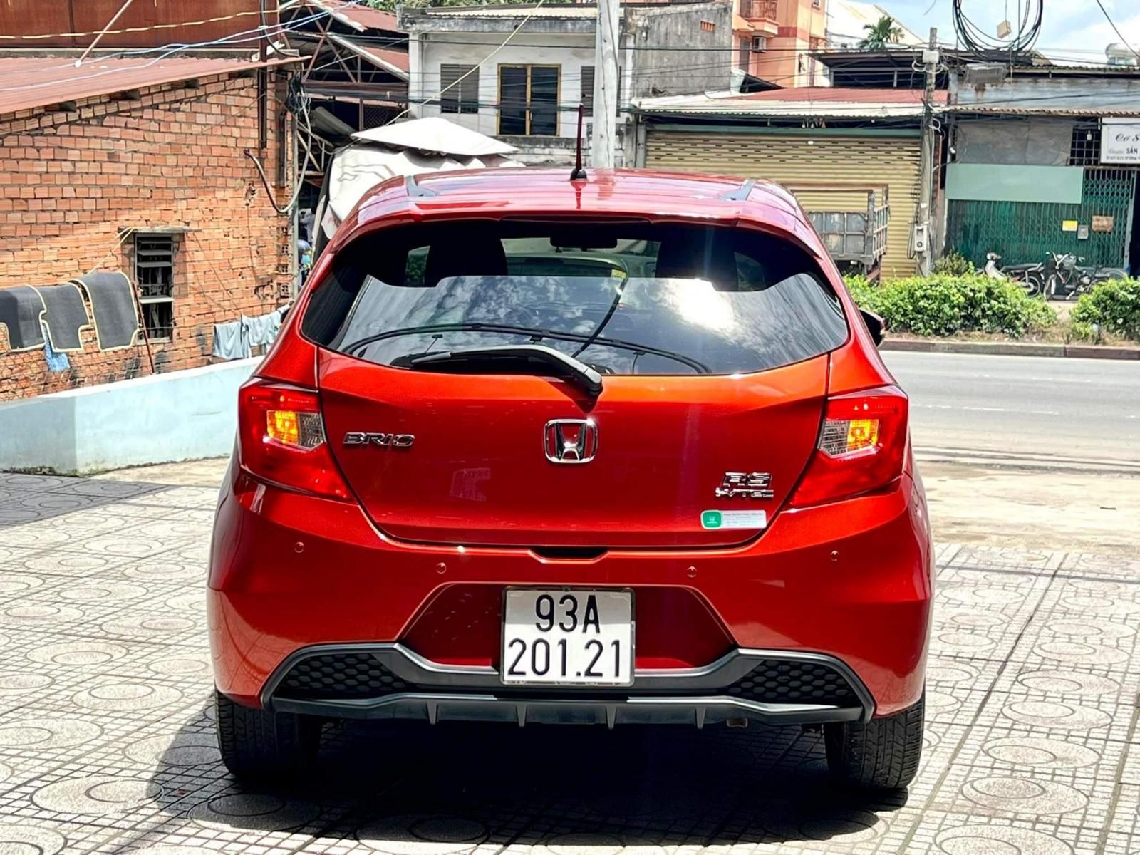 Honda Brio 2020 - Màu cam, chạy 37k km, thêm nhiều phụ kiện hữu ích