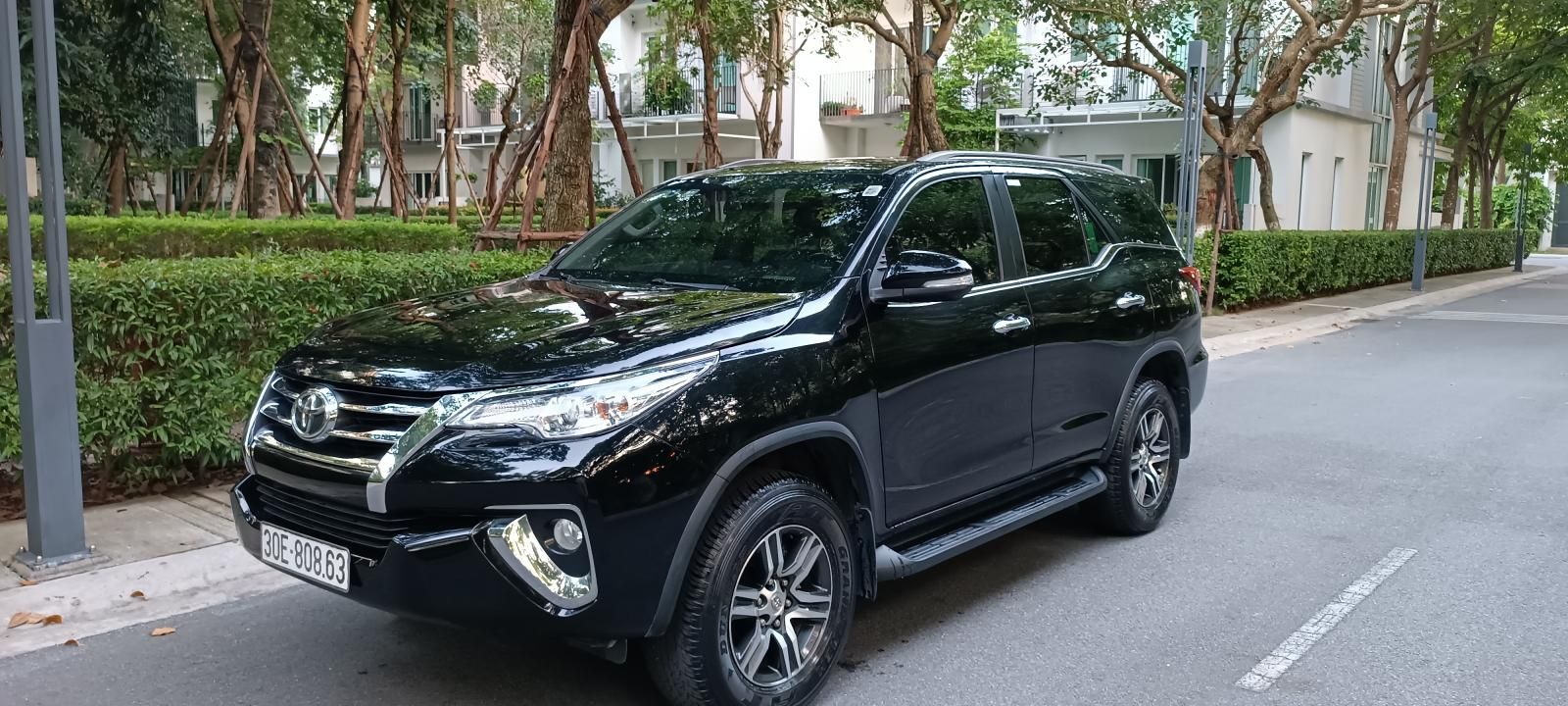 Toyota Fortuner 2017 - Bán xe màu đen