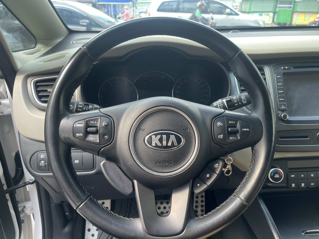 Kia Rondo 2017 - Máy xăng một chủ từ mua mới đi chuẩn 58 ngàn cây