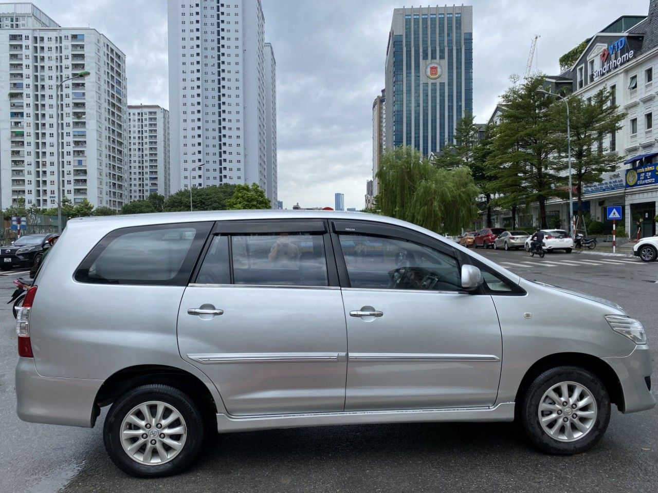 Toyota Innova 2014 - Màu bạc giá cạnh tranh