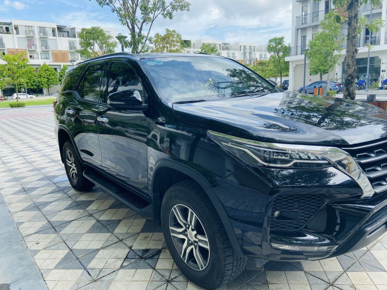 Toyota Fortuner 2021 - Màu đen