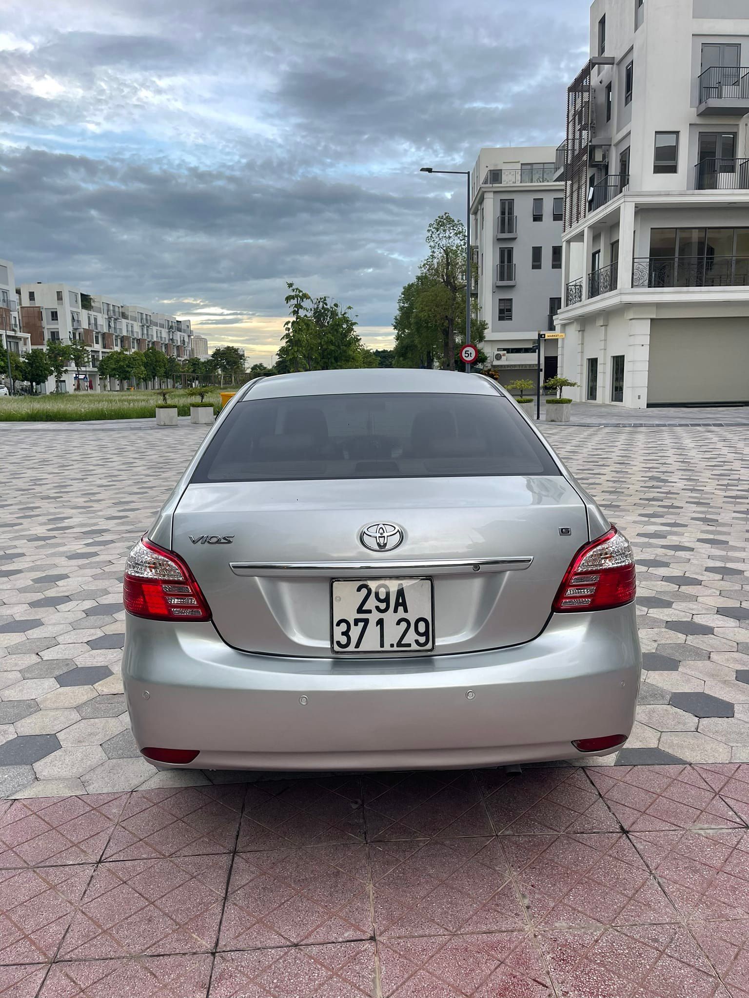 Toyota Vios 2011 - Màu bạc số tự động