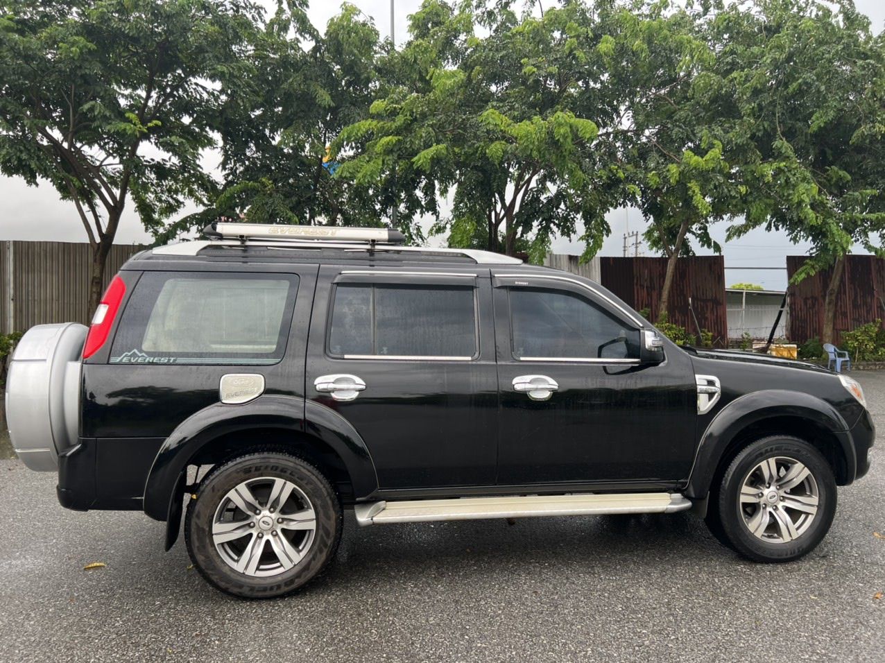 Ford Everest 2013 - Form mới, số sàn máy dầu mạnh mẽ