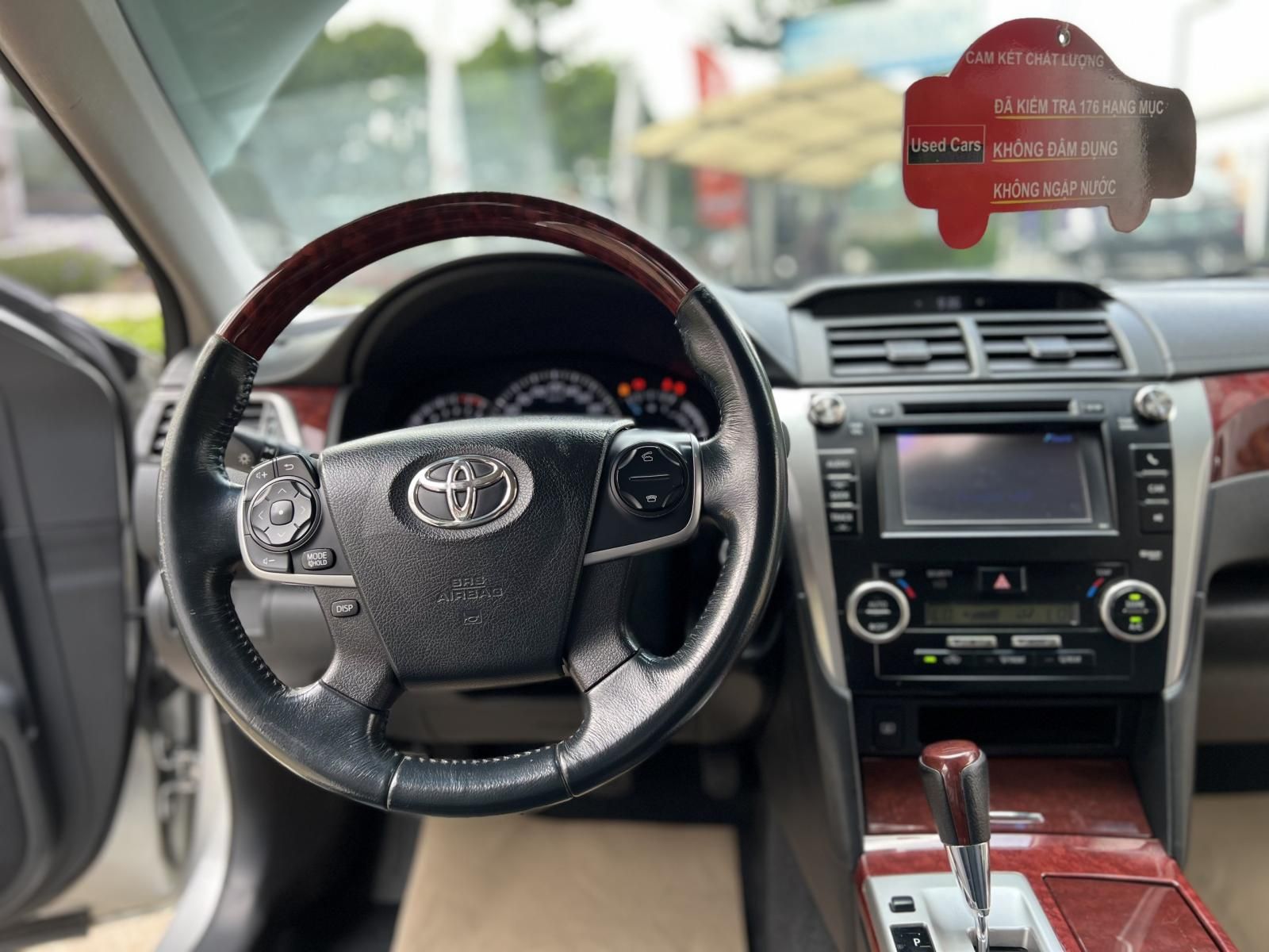 Toyota Camry 2014 - Màu bạc, nhập khẩu