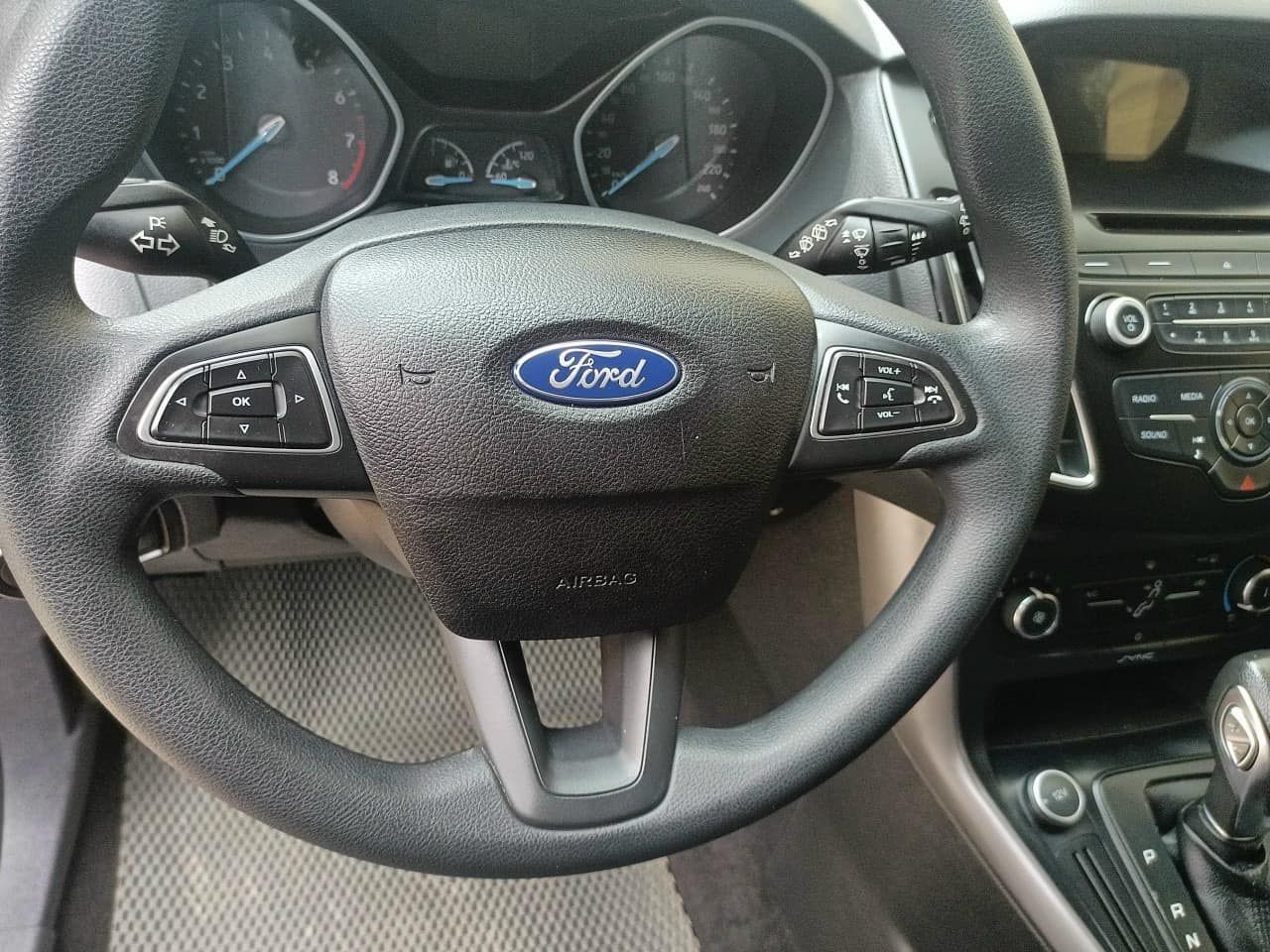 Ford Focus 2018 - Màu đỏ, nhập khẩu nguyên chiếc