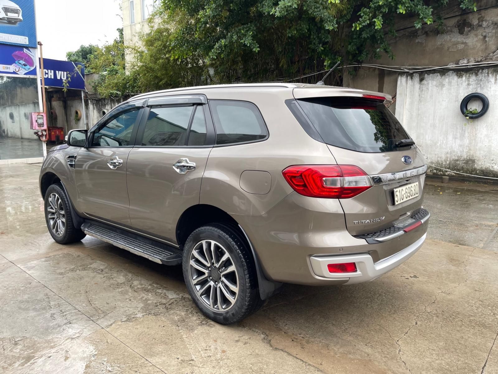 Ford Everest 2018 - Nhập Thái, 50.000 km xe chính hãng biển SG, 1 chủ, giá 950tr