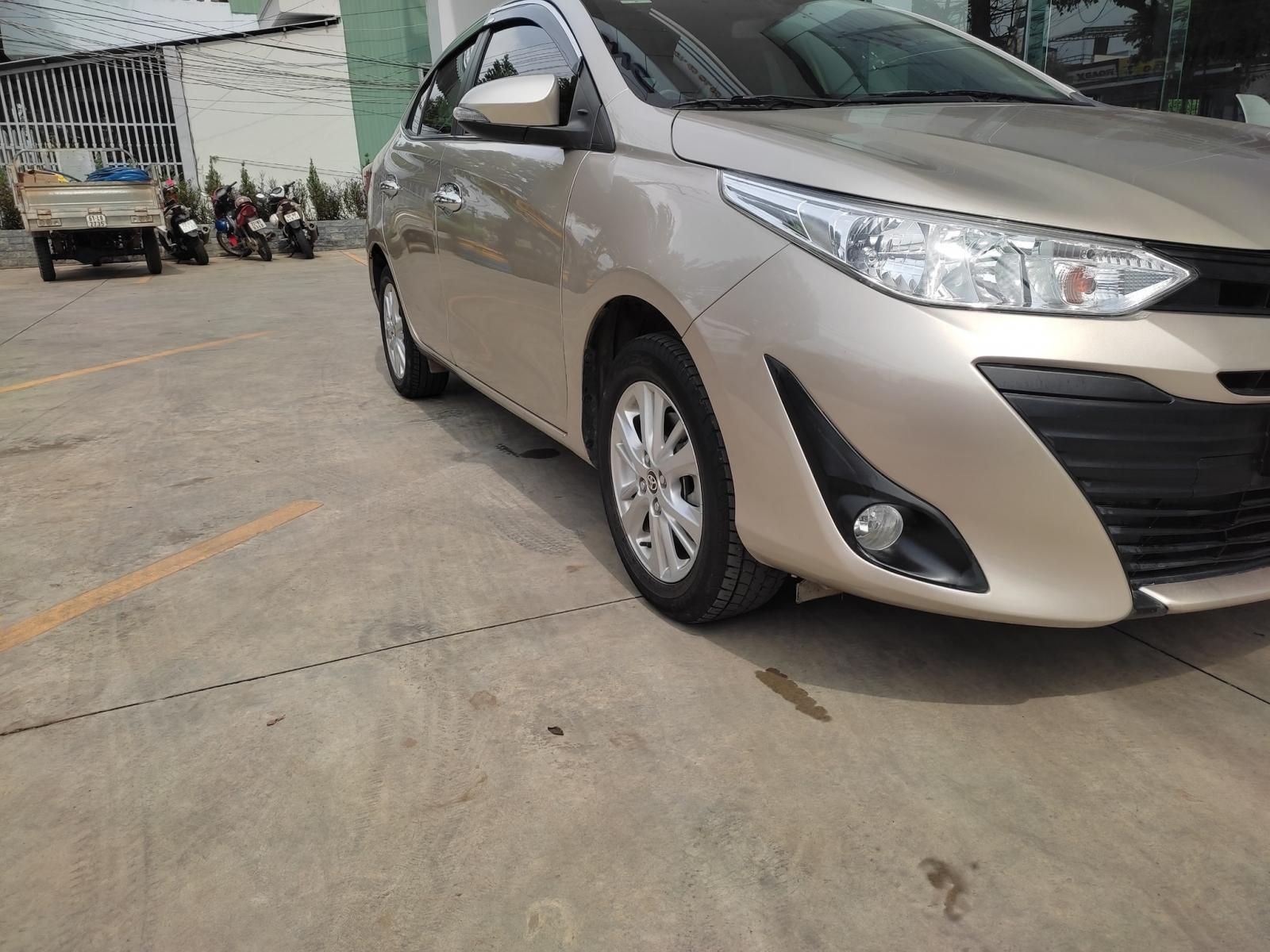 Toyota Vios 2020 - Màu vàng số sàn, 450tr