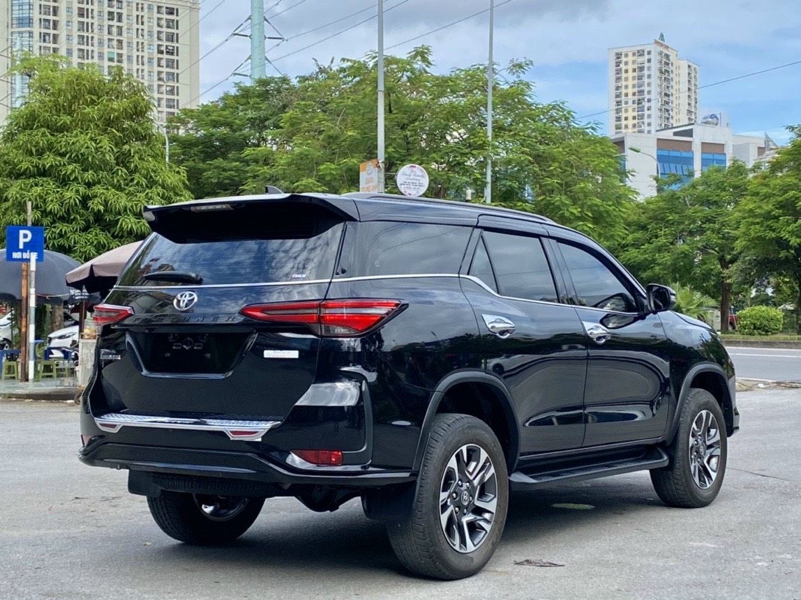 Toyota Fortuner 2021 - Màu đen