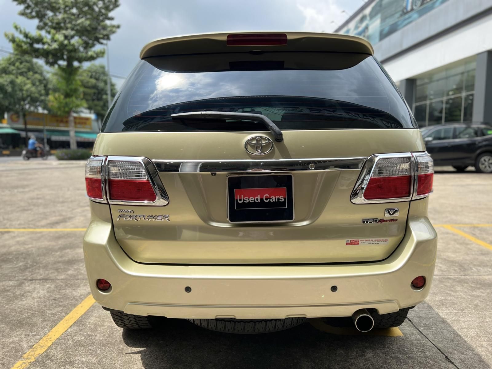 Toyota Fortuner 2012 - Màu ghi vàng