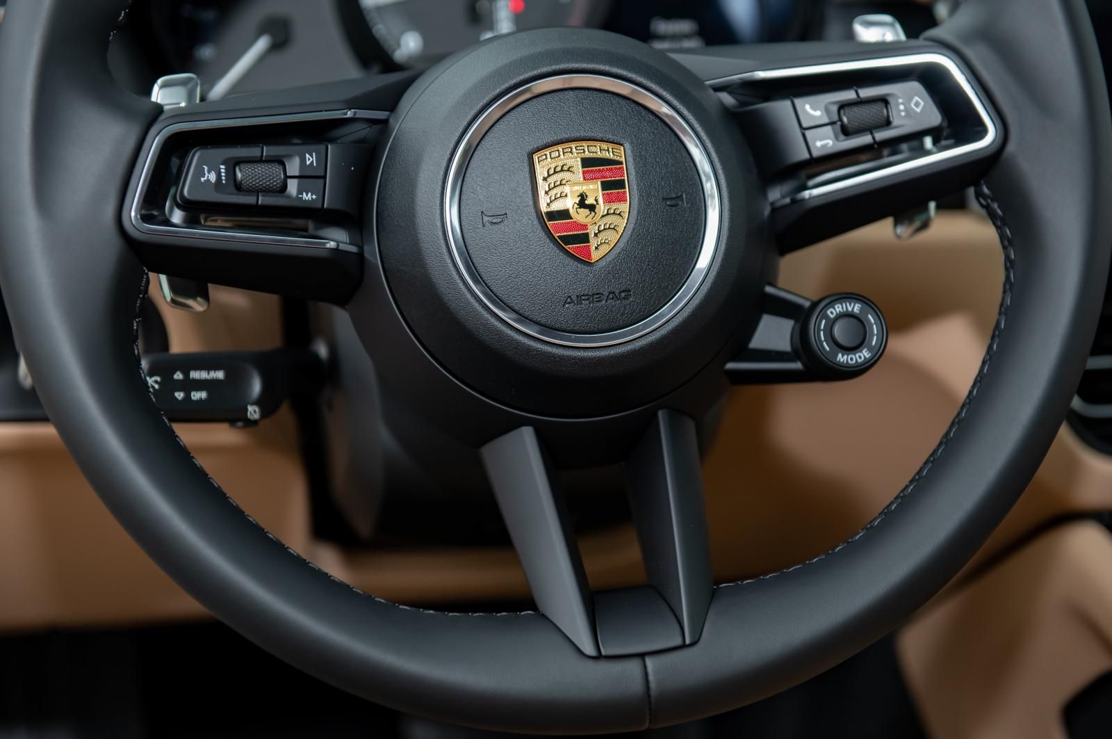 Porsche Macan 2022 - Màu trắng, xe nhập