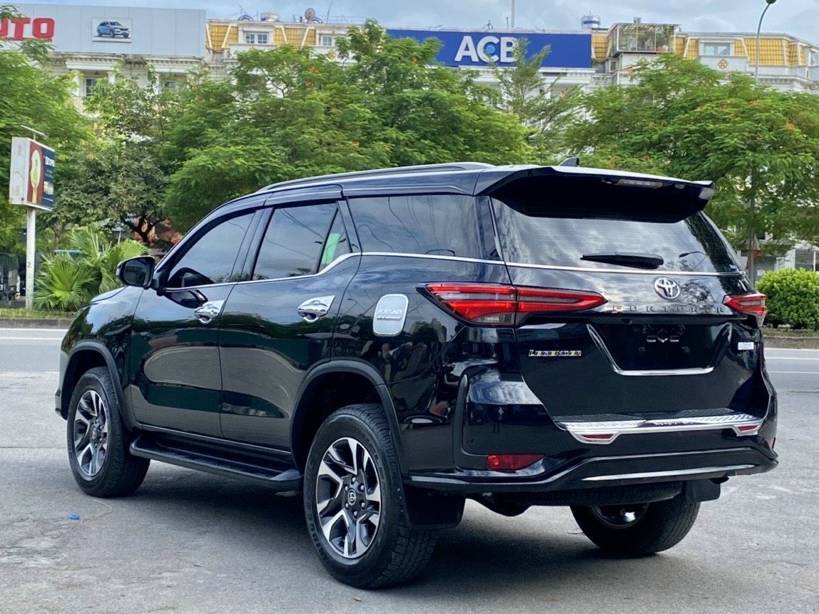 Toyota Fortuner 2021 - Màu đen