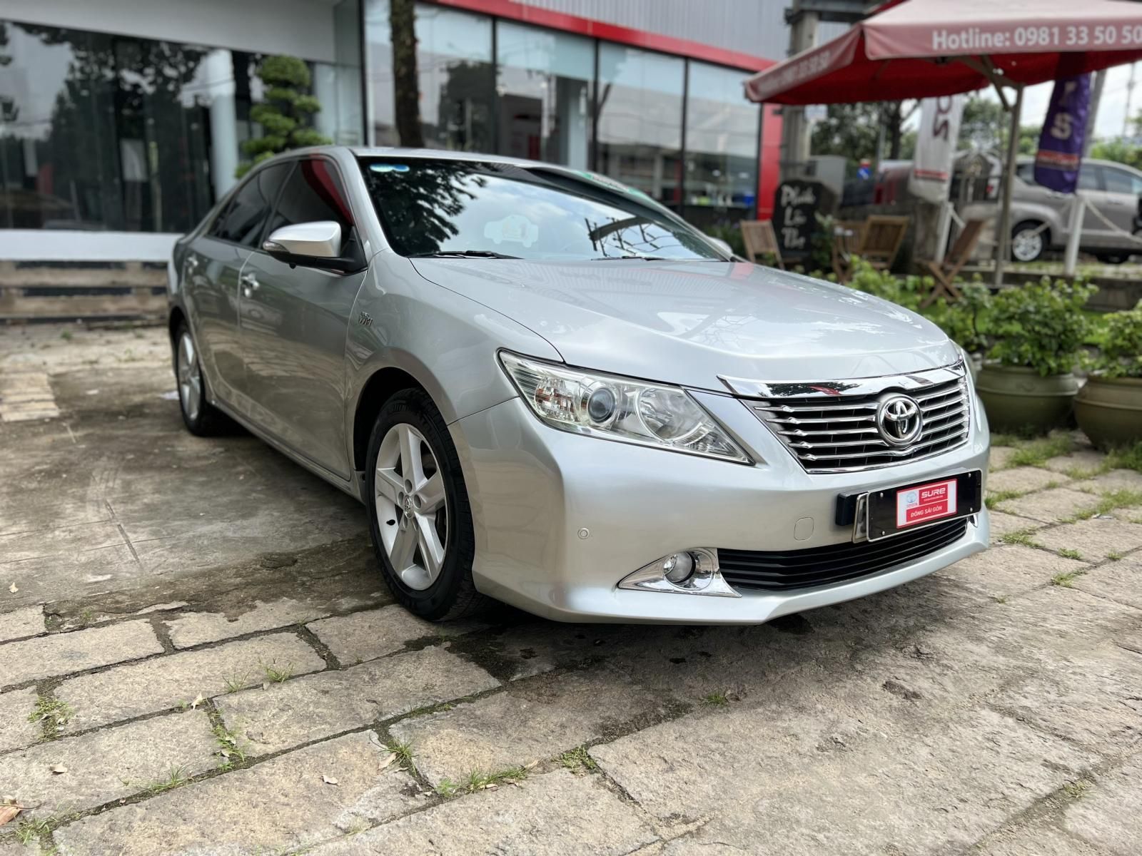 Toyota Camry 2014 - Màu bạc, nhập khẩu