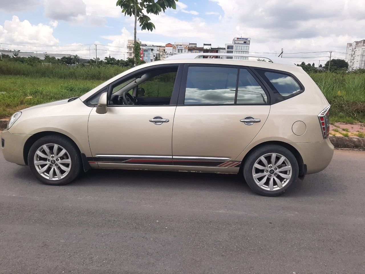 Kia Carens 2012 - Giá cạnh tranh