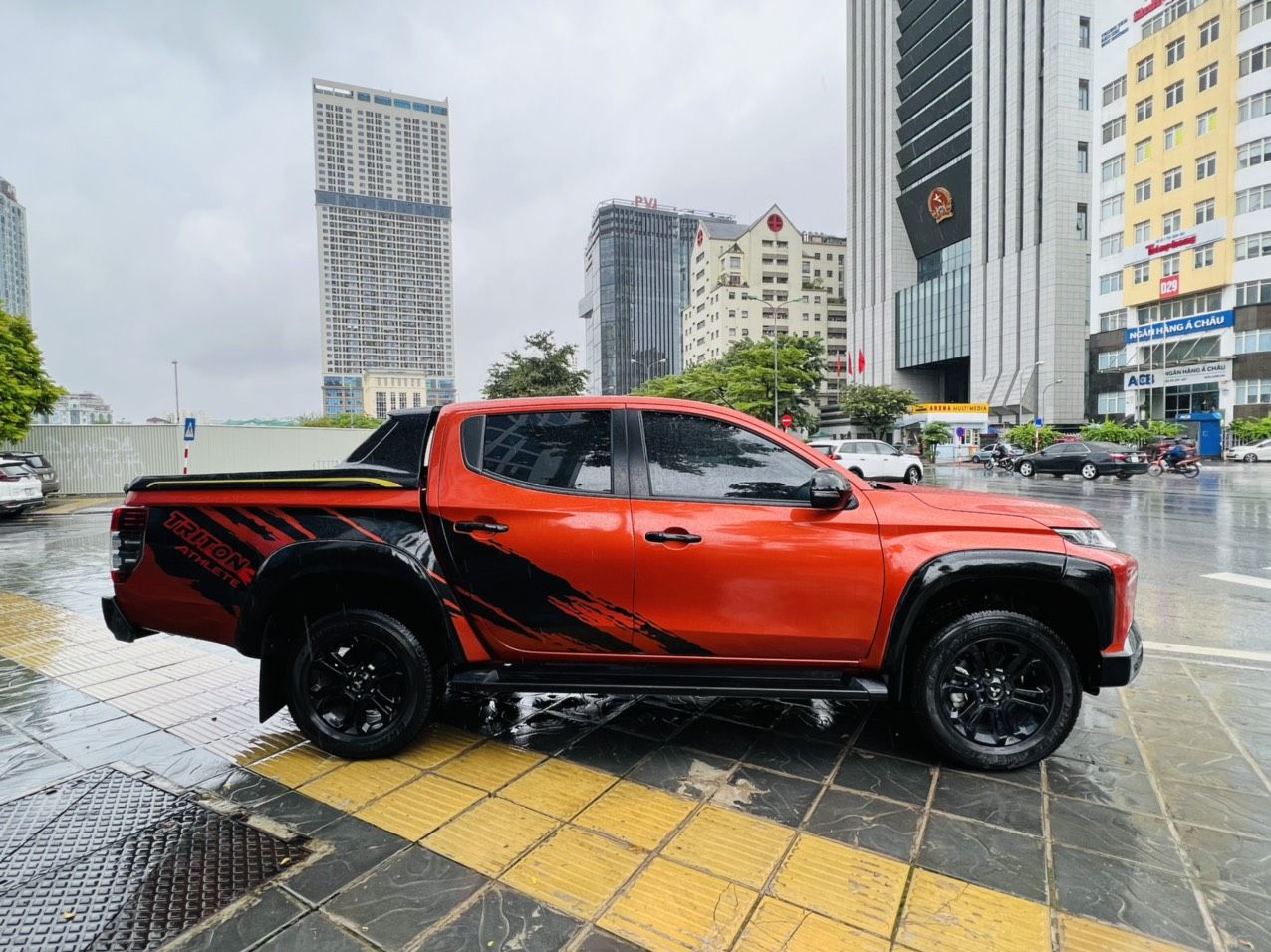 Mitsubishi Triton 2021 - Siêu mới sx 2021 ĐK 2022, xe chạy 1 vạn km, sơn zin cả xe, lốp theo cả dàn 