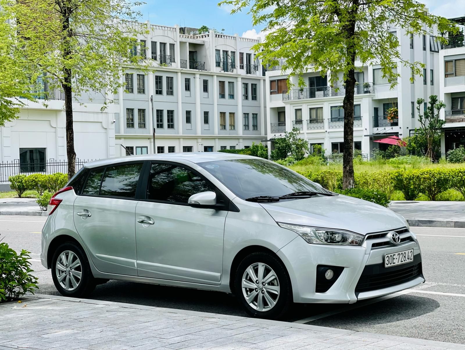 Toyota Yaris 2017 - Màu bạc, máy mới