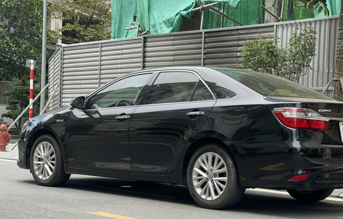 Toyota Camry 2019 - Bán xe màu đen