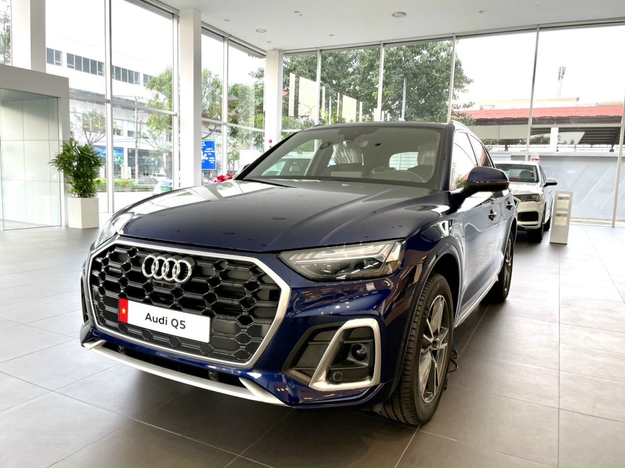 Audi Q5 2022 - Sẵn xe nhiều màu giao ngay tại showroom - Ưu đãi hấp dẫn trong tháng