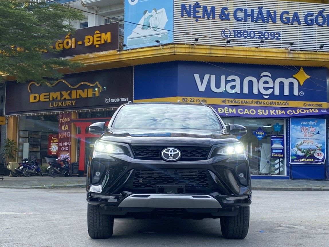 Toyota Fortuner 2021 - Màu đen