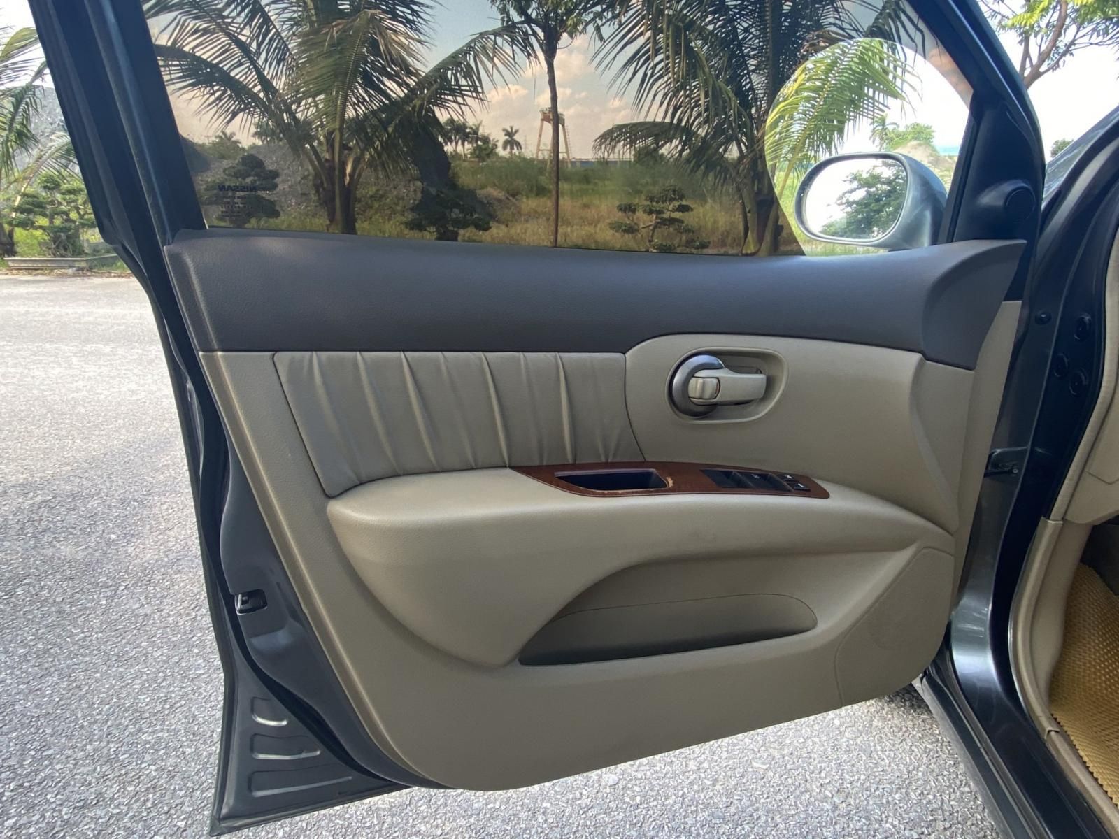 Nissan Grand livina 2011 - 7 chỗ xe Nhật