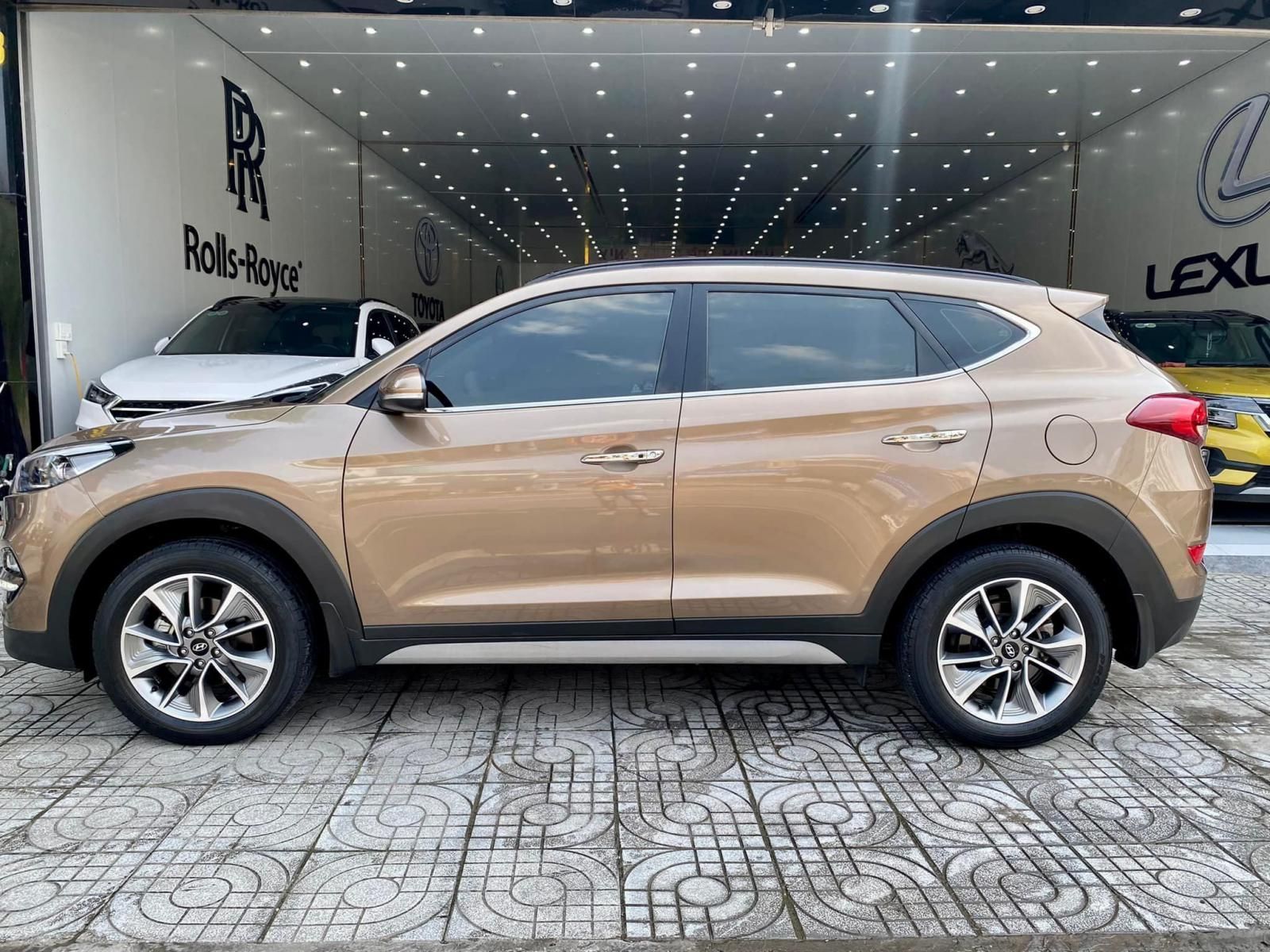 Hyundai Tucson 2018 - Màu vàng cát