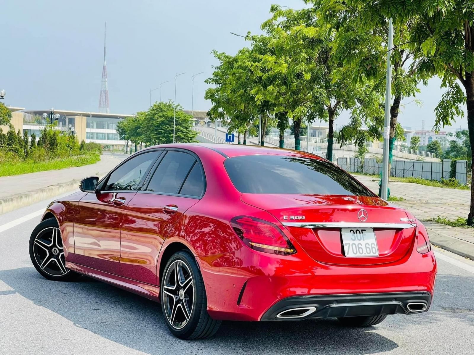 Mercedes-Benz C300 2019 - Màu đỏ, nhập khẩu