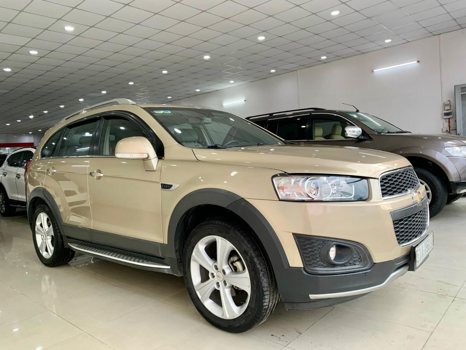 Chevrolet Captiva 2014 - Xe đăng ký 2014 ít sử dụng giá tốt 435tr