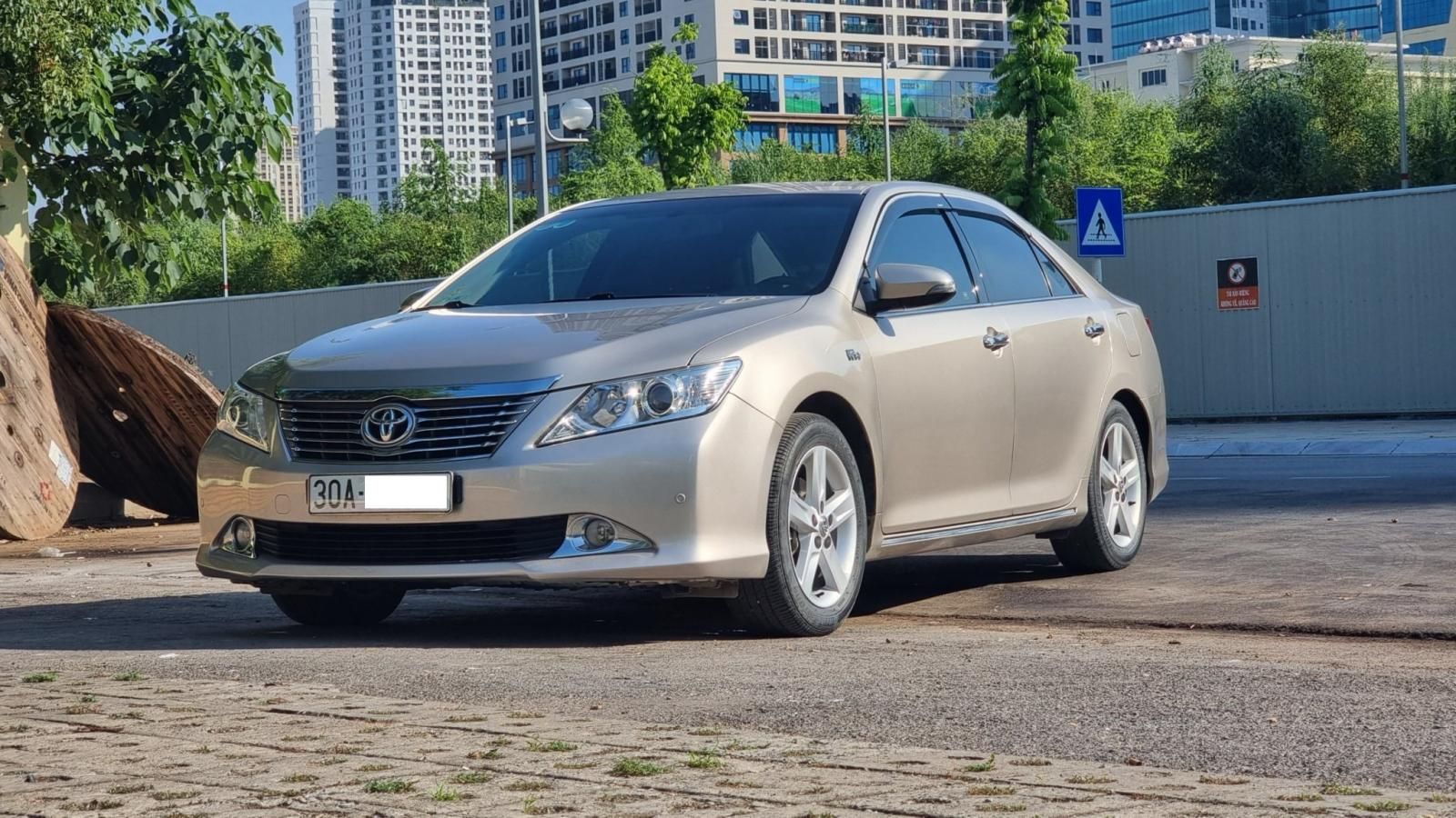 Toyota Camry 2013 - Cần bán gấp xe