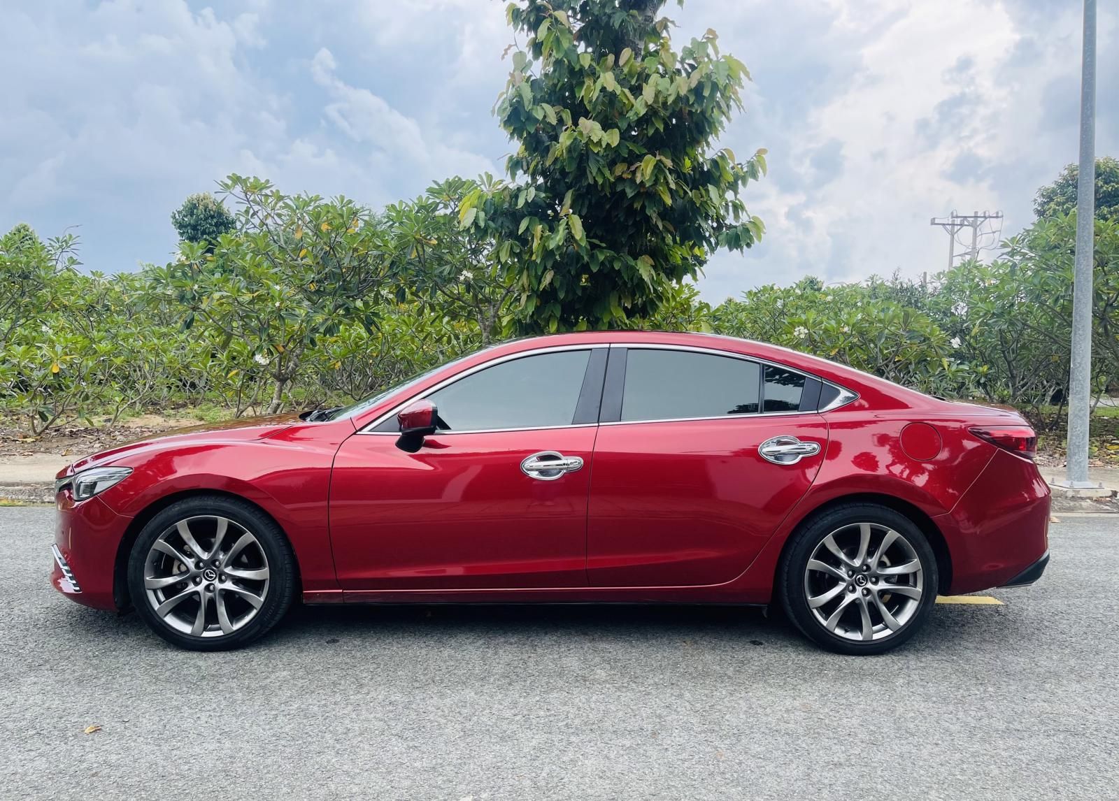 Mazda 6 2017 - Full option đỏ, nội thất đen thể thao đẹp hết ý