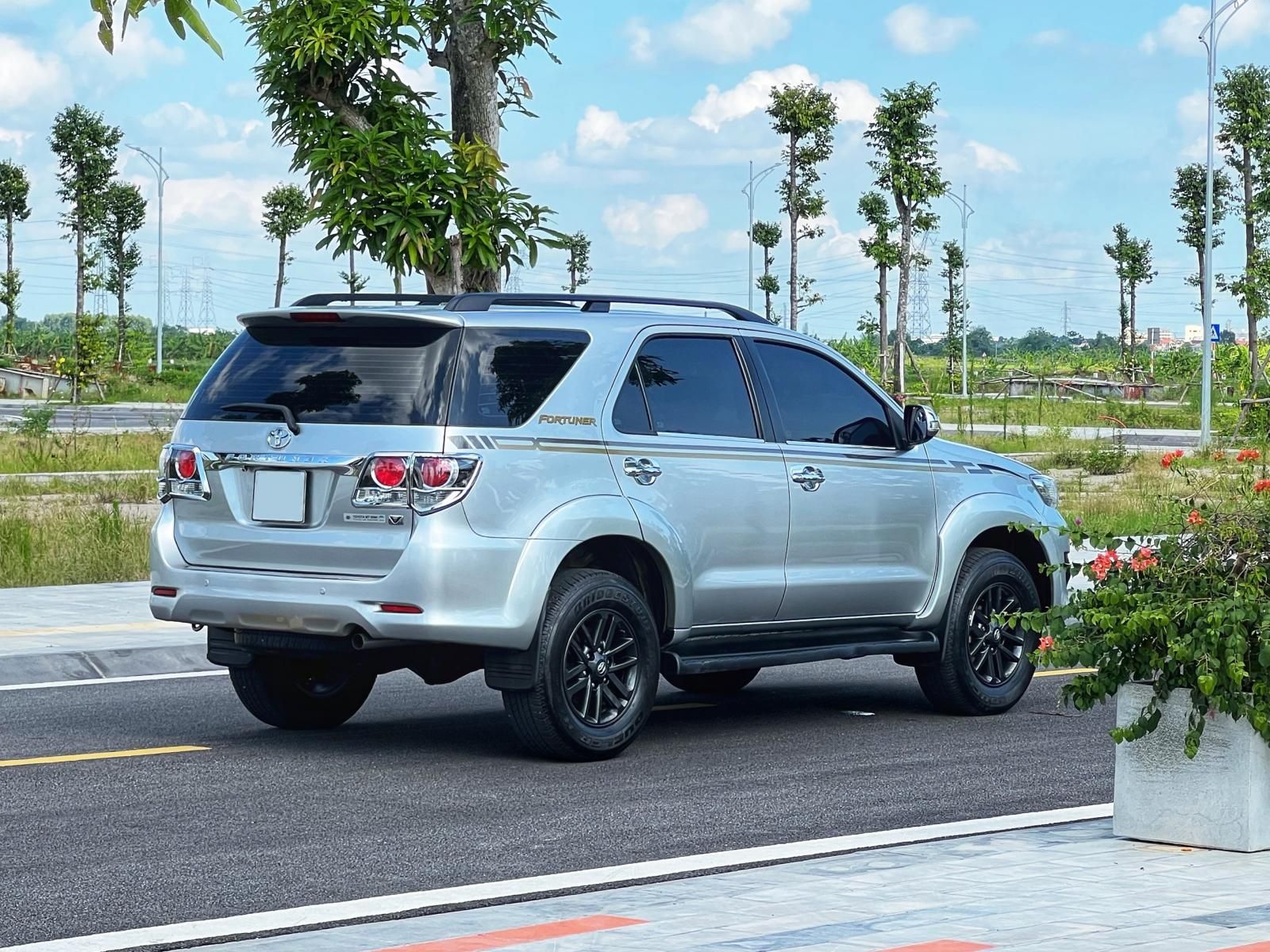 Toyota Fortuner 2015 - Xe ít sử dụng giá chỉ 585tr