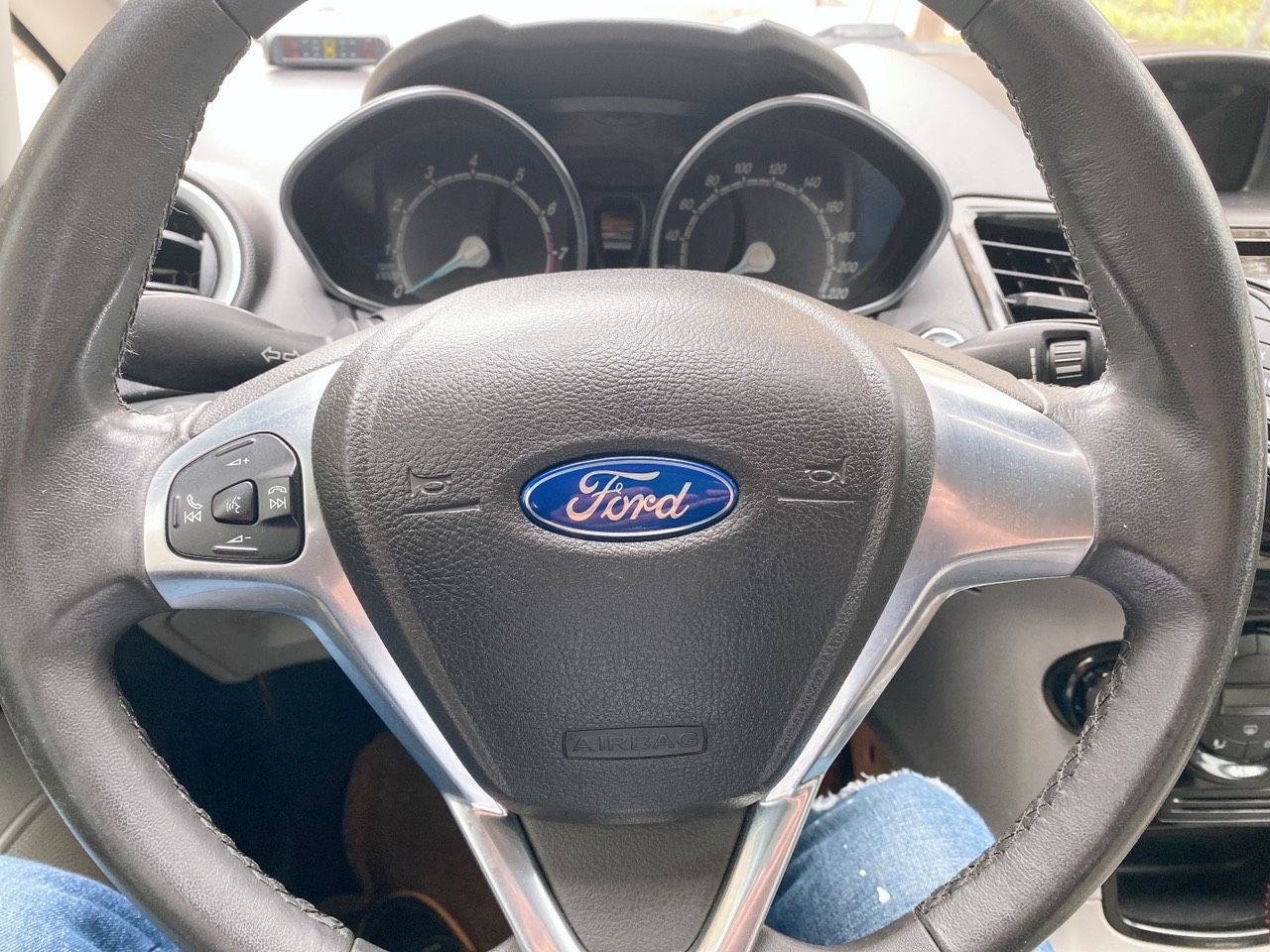 Ford Fiesta 2014 - Đăng ký lần đầu 2014, xe gia đình, giá chỉ 315tr