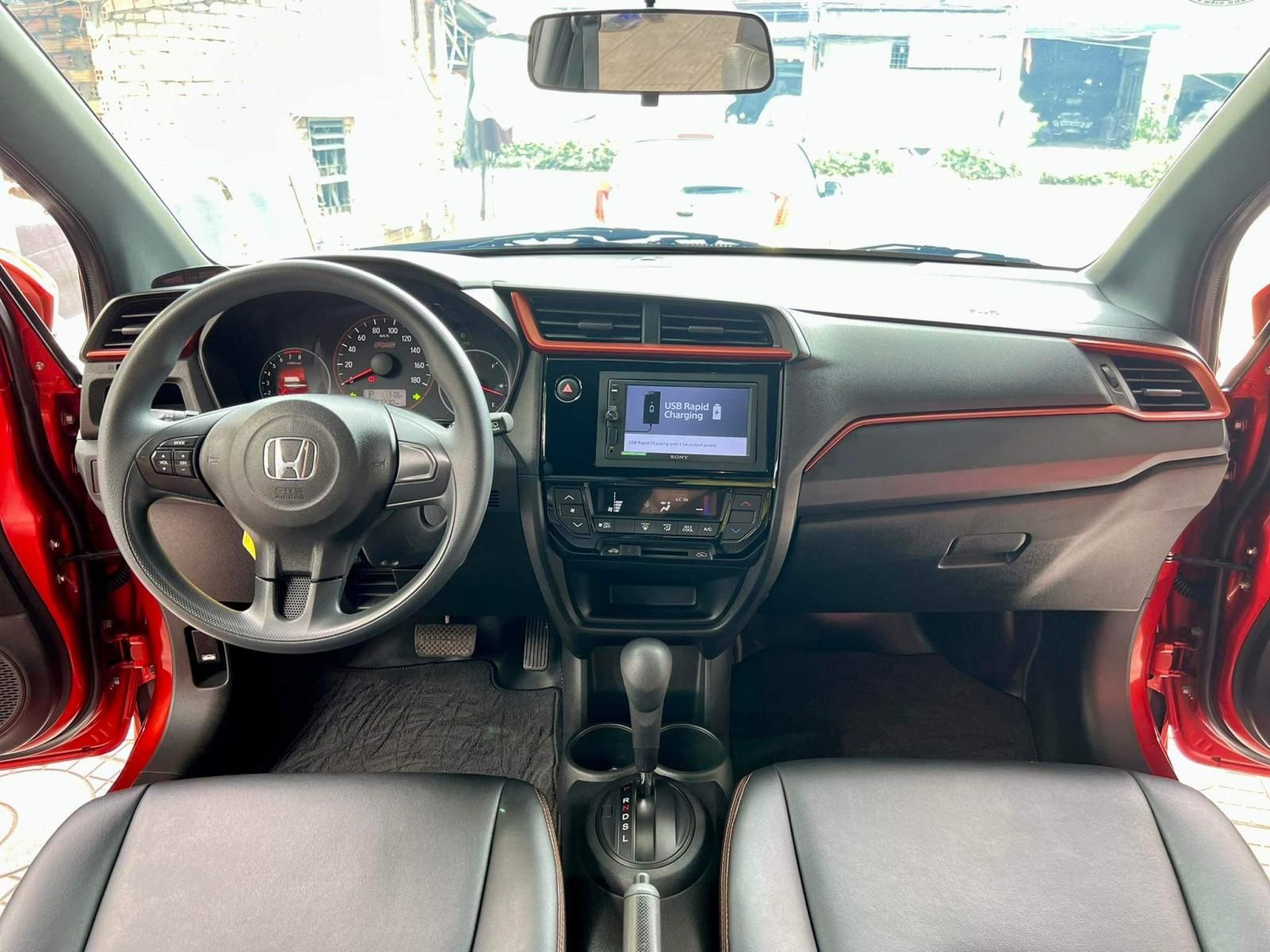 Honda Brio 2020 - Màu cam, chạy 37k km, thêm nhiều phụ kiện hữu ích