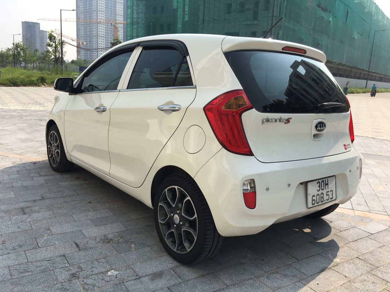 Kia Picanto 2014 - Xe màu trắng, dòng xe nhỏ gọn dễ di chuyển