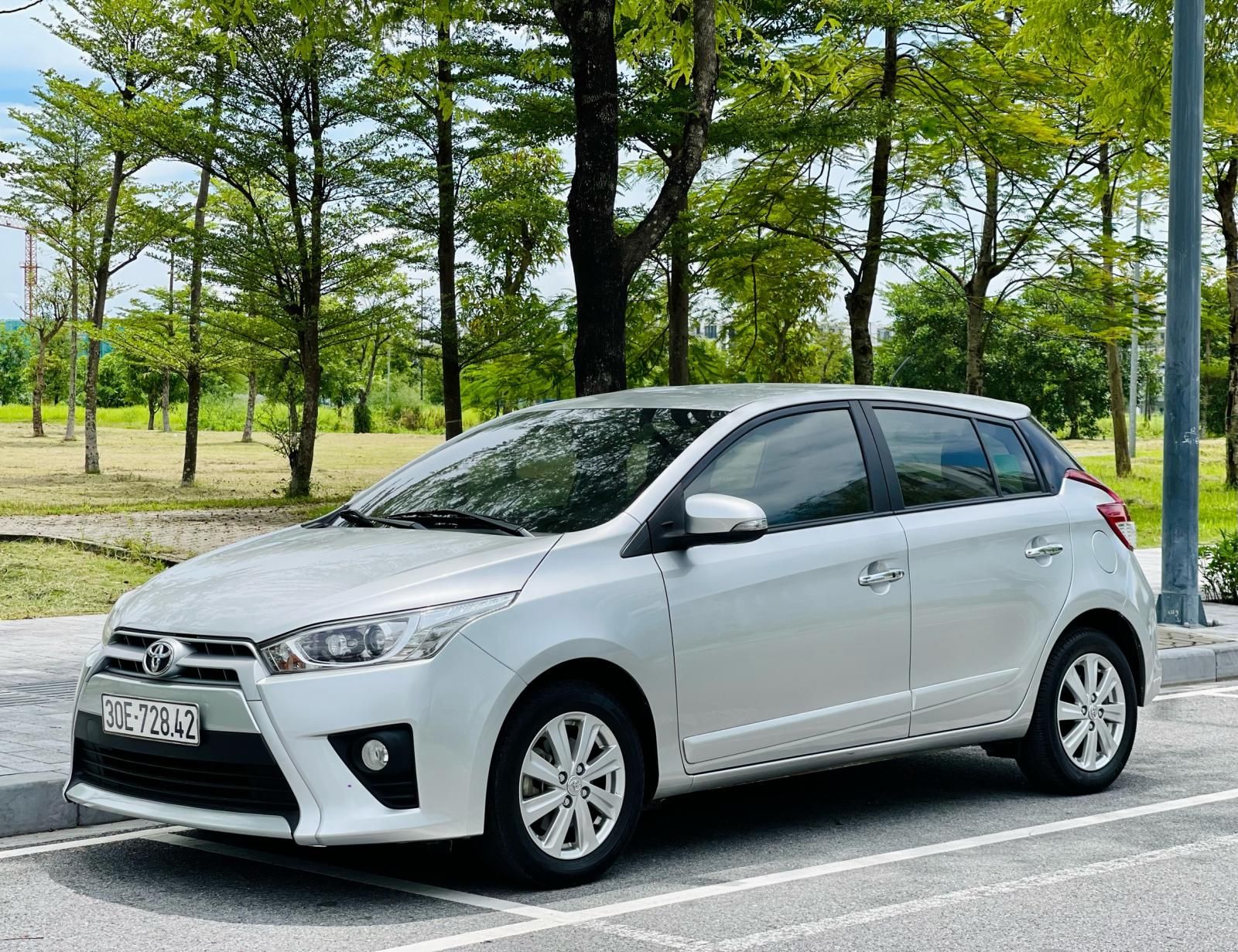 Toyota Yaris 2017 - Màu bạc, máy mới