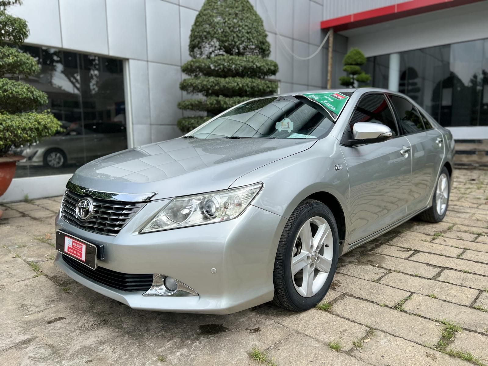 Toyota Camry 2014 - Màu bạc, nhập khẩu