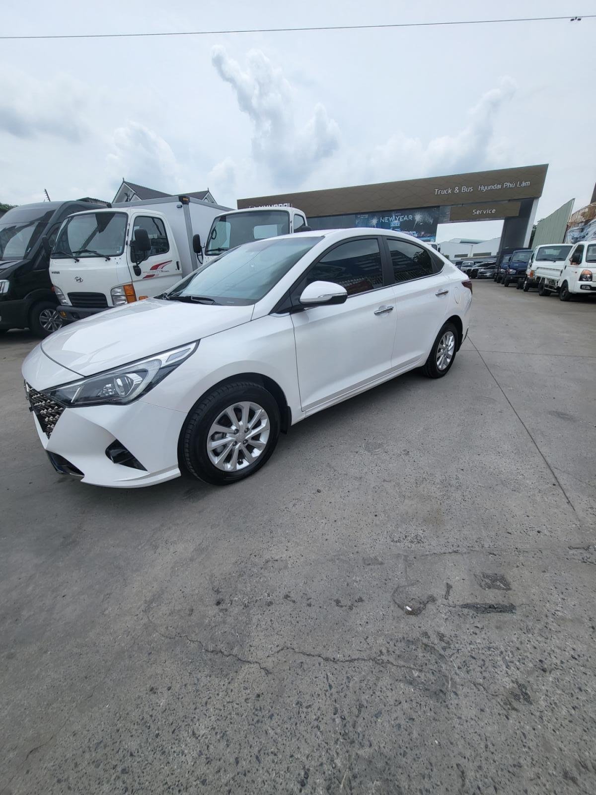 Hyundai Accent 2021 - Số sàn bản full, giá chỉ 468tr, màu trắng