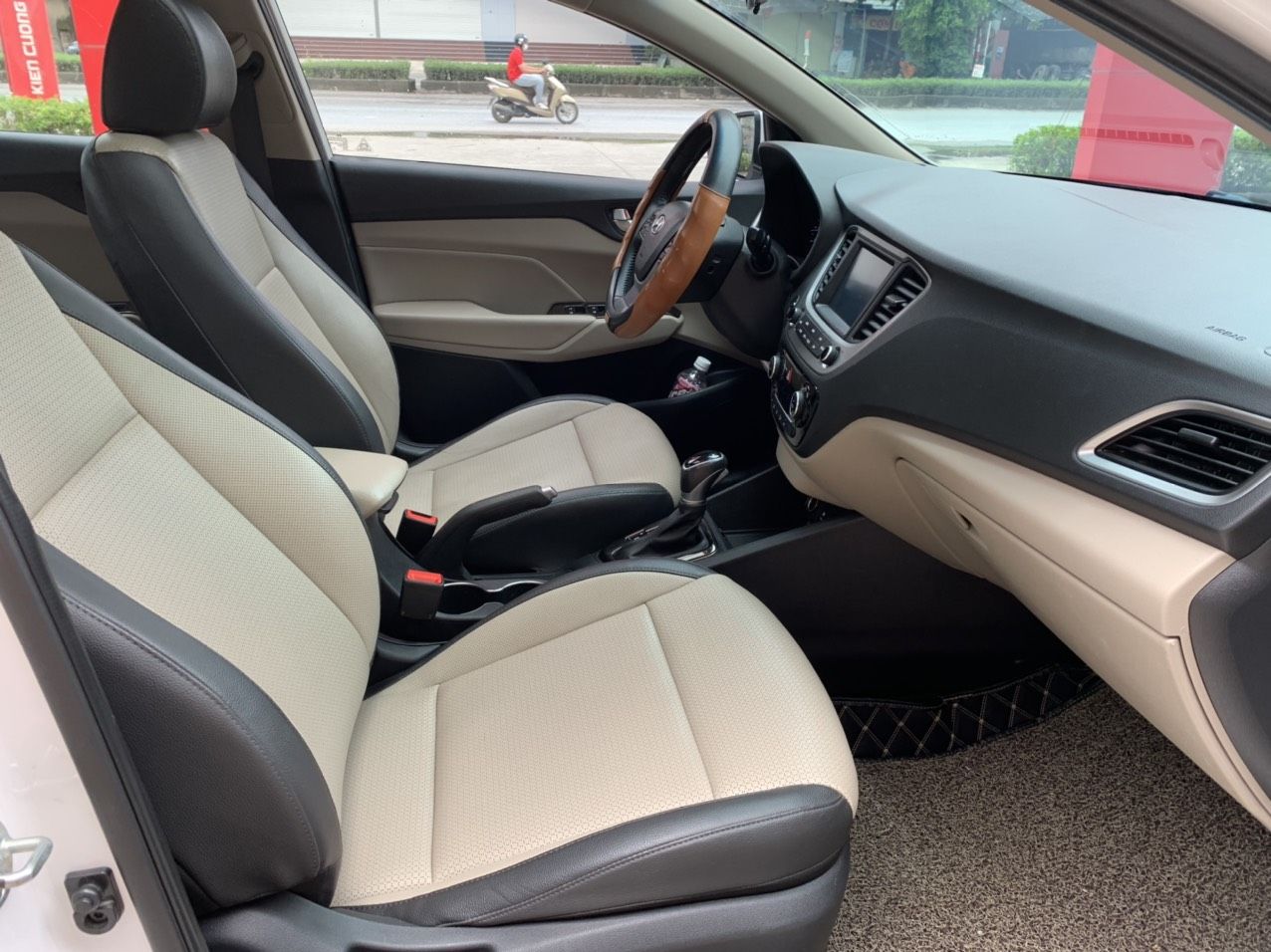 Hyundai Accent 2019 - Phiên bản full kịch nóc, trang bị nhiều option
