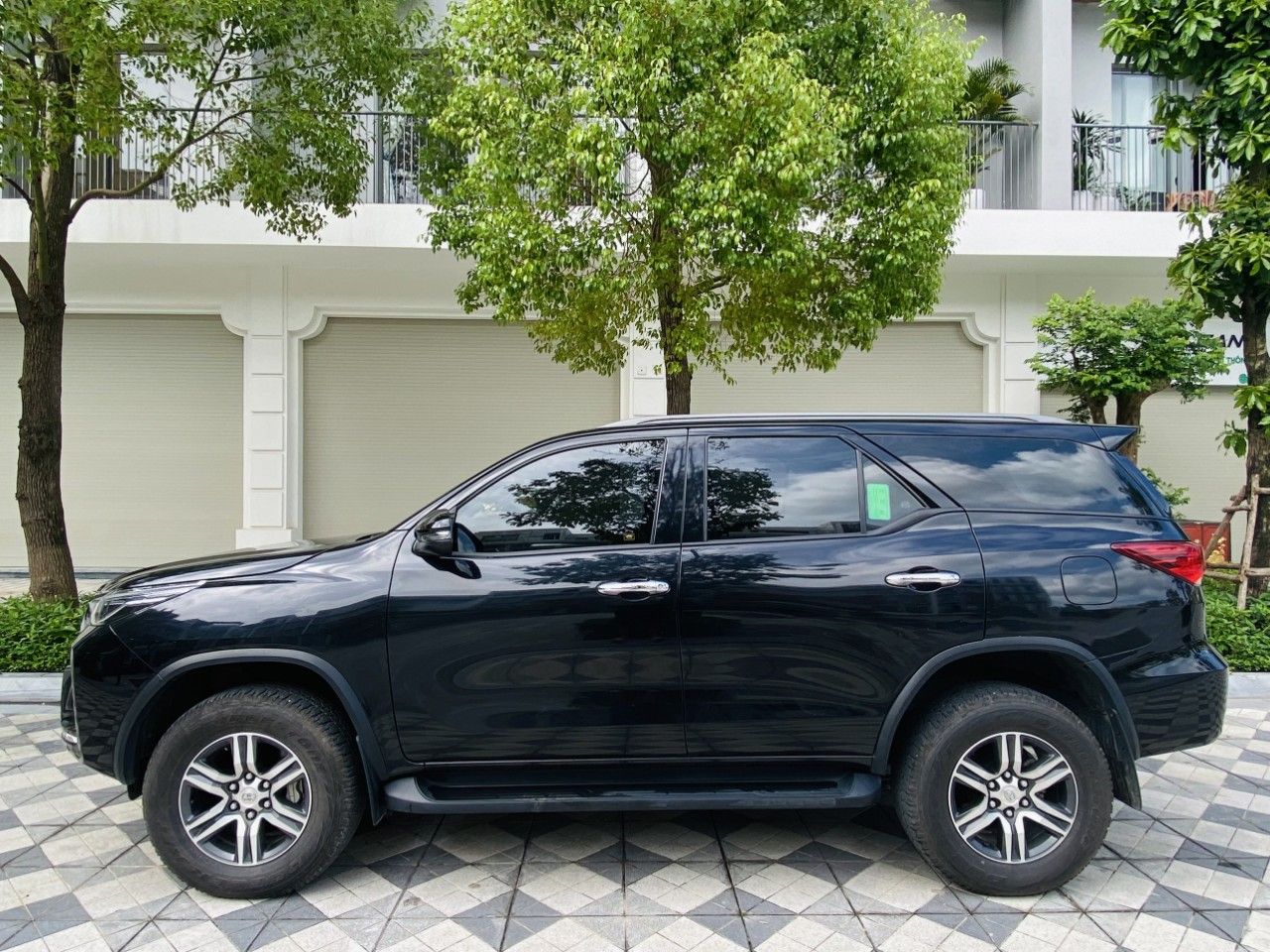 Toyota Fortuner 2021 - Màu đen