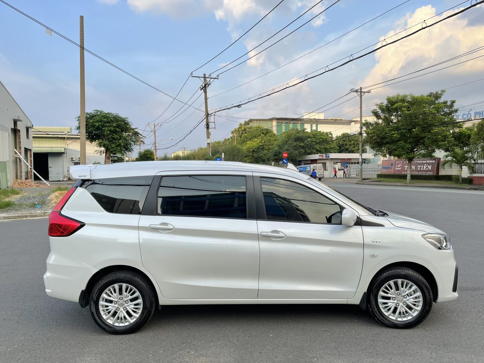 Suzuki Ertiga 2021 - Cần bán gấp, xe còn siêu mới, giá rẻ