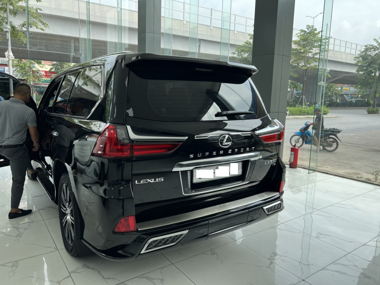 Lexus LX 570 2021 - Bán Xe Lexus LX570 Super Sport S Trung Đông sản xuất năm 2021 cam kết không khác gì xe mới lăn bánh đúng 2667Km