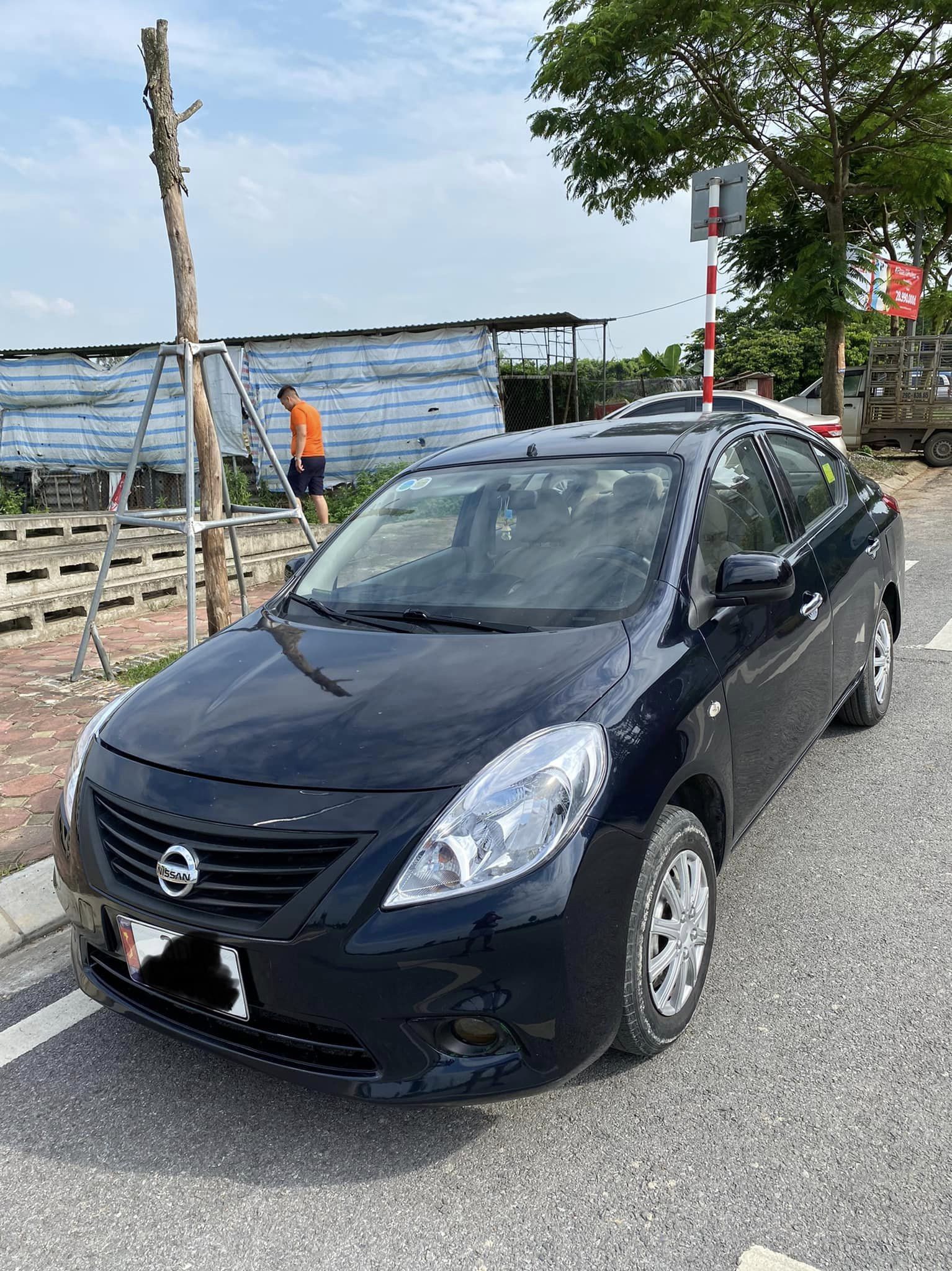 Nissan Sunny 2015 - Xe màu đen, giá chỉ 200 triệu