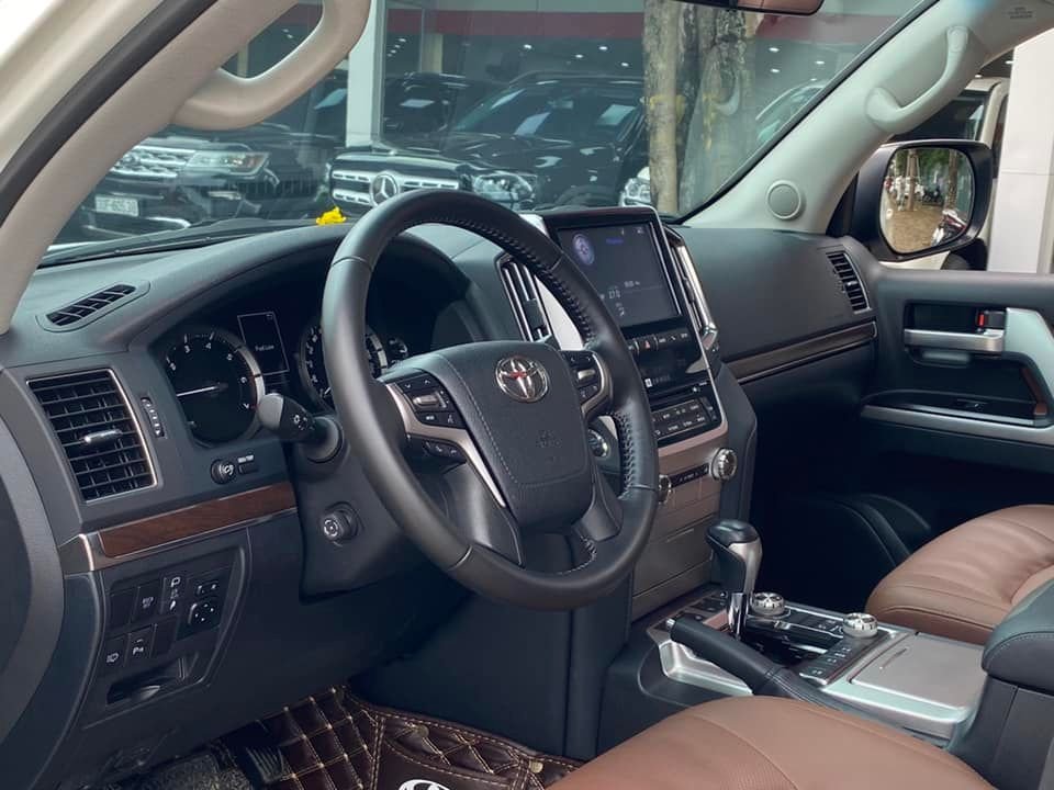 Toyota Land Cruiser 2020 - Tên công ty