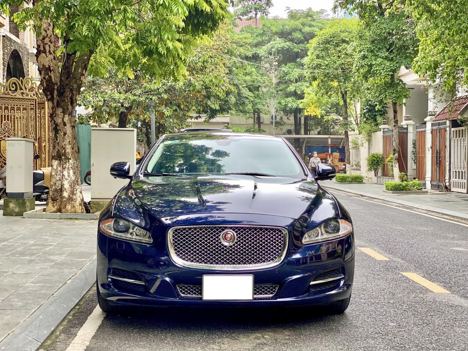 Jaguar XJL 2015 - Màu xanh lam