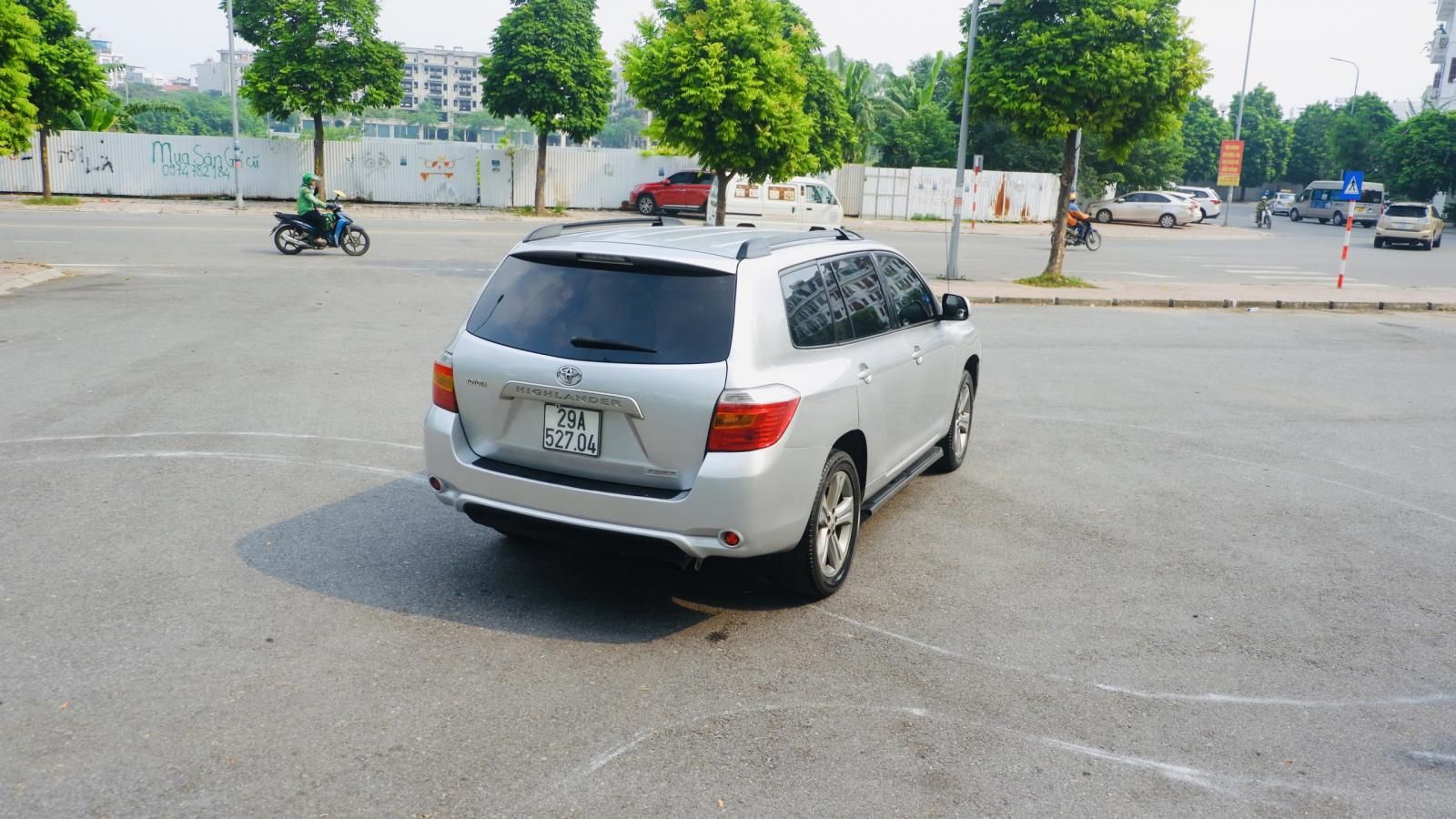 Toyota Highlander 2009 - Màu bạc, xe nhập