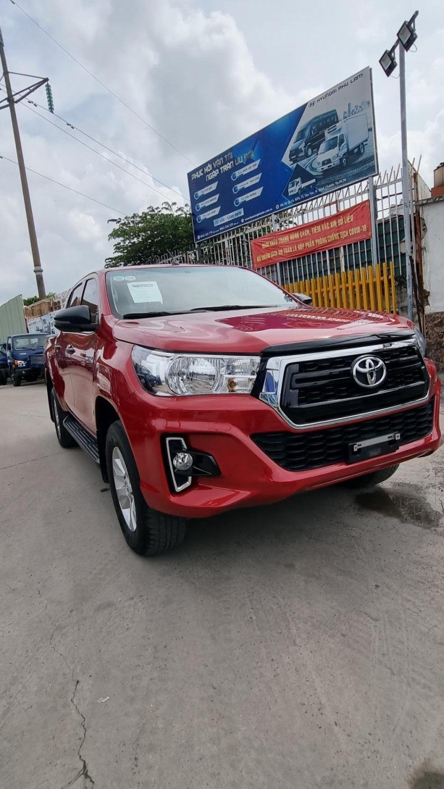 Toyota Hilux 2019 - Nhập khẩu nguyên chiếc giá chỉ 690tr