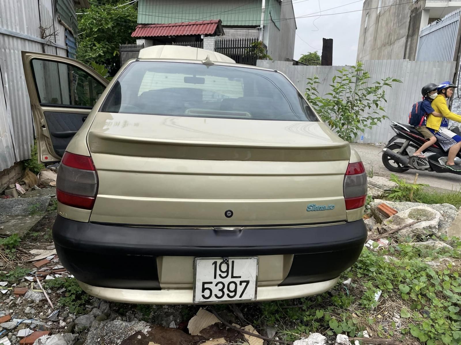 Fiat Siena 2002 - Màu vàng số sàn, 53 triệu