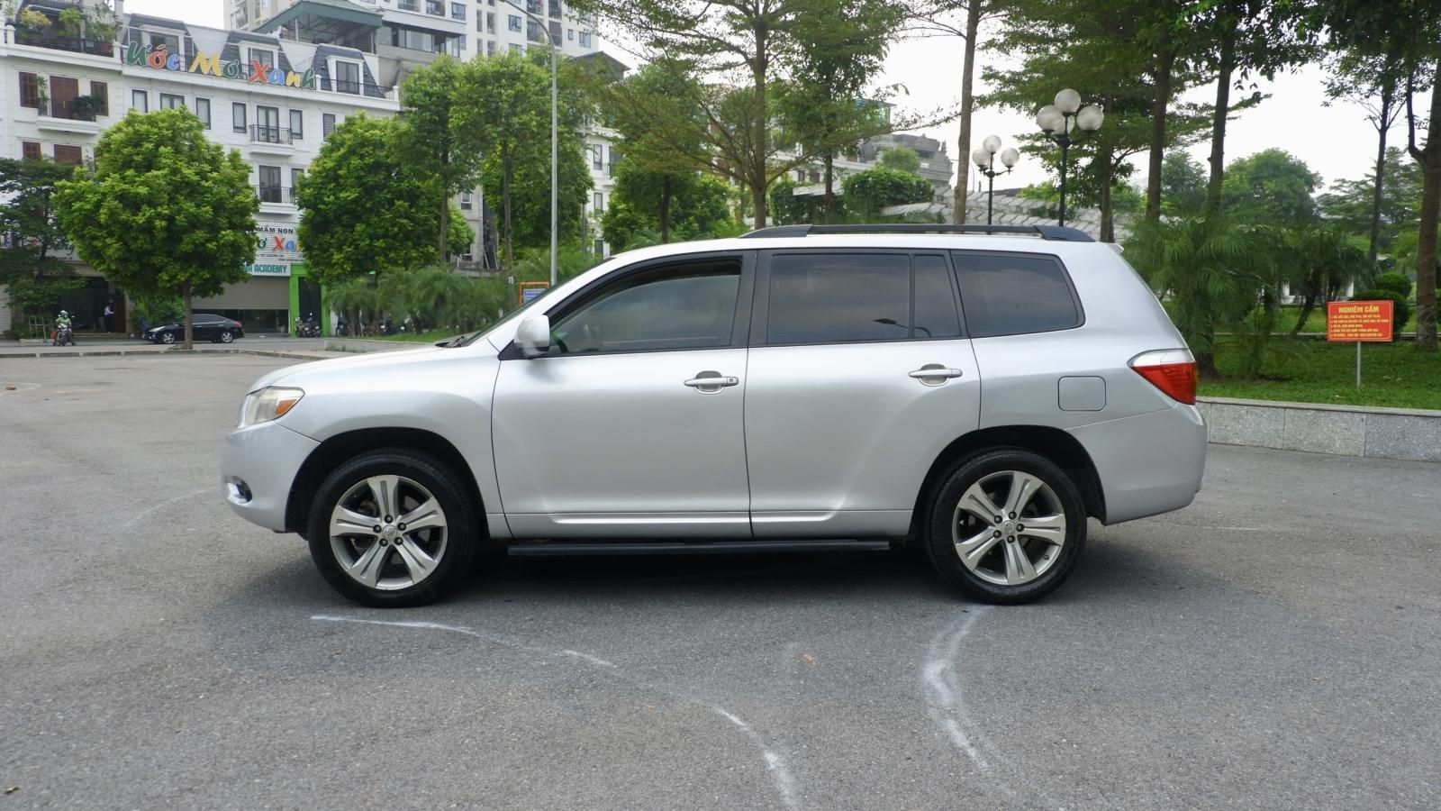 Toyota Highlander 2009 - Màu bạc, xe nhập