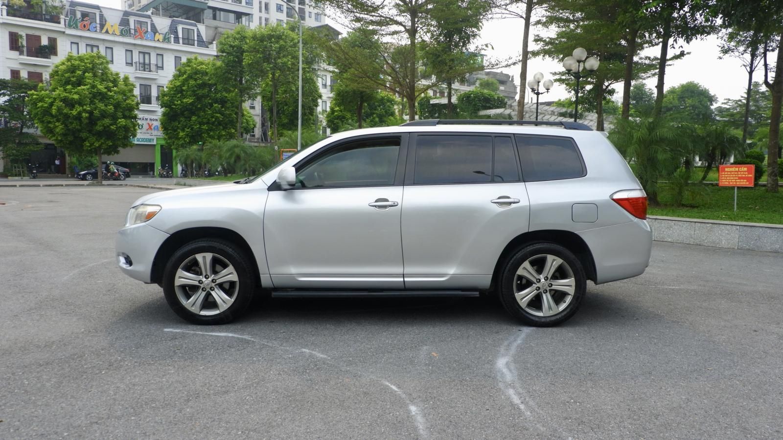 Toyota Highlander 2009 - Màu bạc, xe nhập